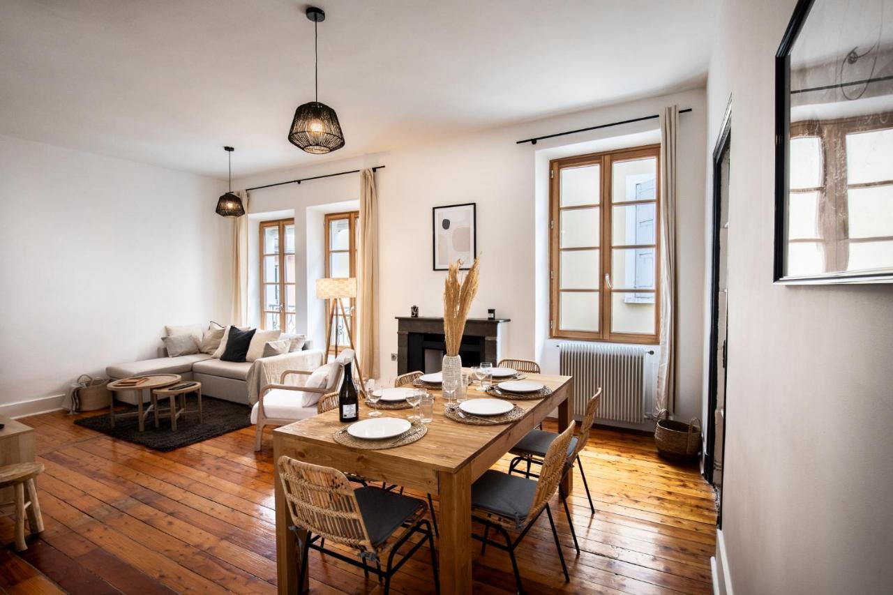 Appartement Spacieux Et Chaleureux Coeur De Ville 尚贝里 外观 照片