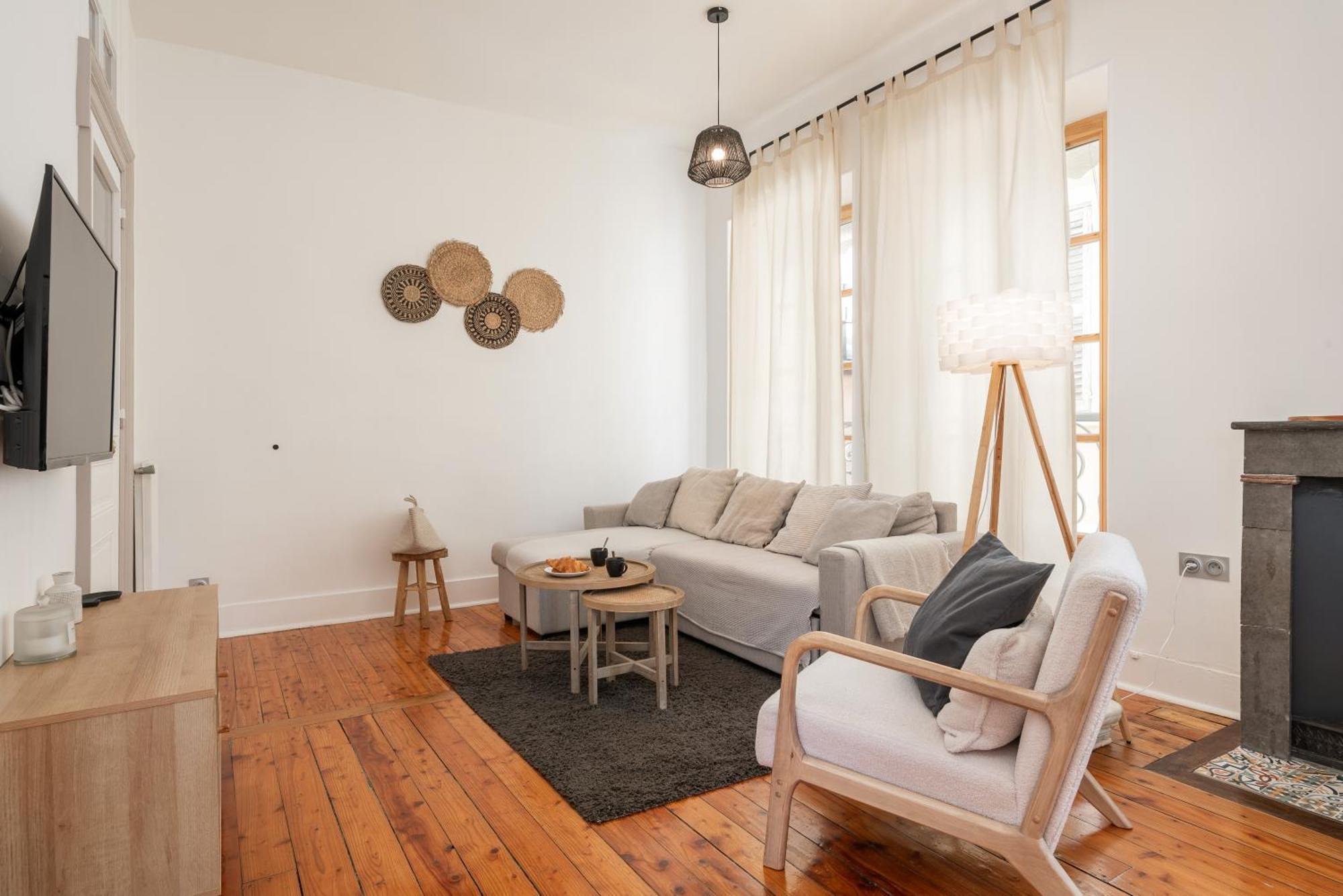 Appartement Spacieux Et Chaleureux Coeur De Ville 尚贝里 外观 照片