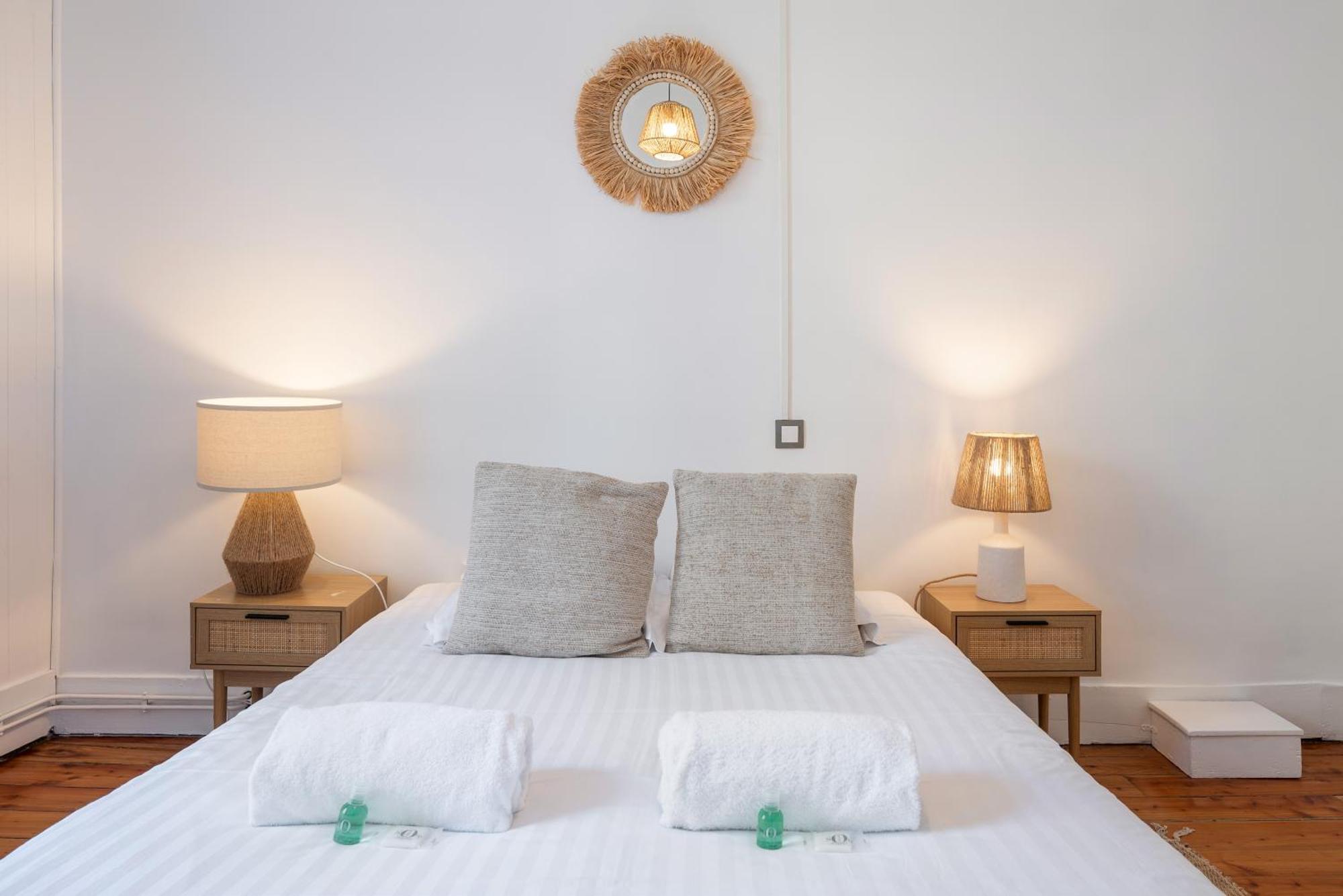 Appartement Spacieux Et Chaleureux Coeur De Ville 尚贝里 外观 照片