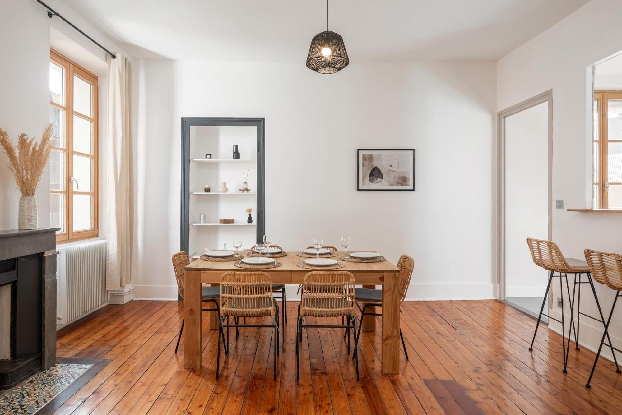 Appartement Spacieux Et Chaleureux Coeur De Ville 尚贝里 外观 照片
