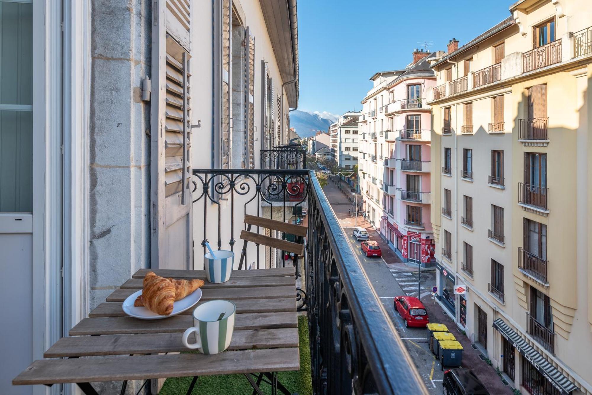 Appartement Spacieux Et Chaleureux Coeur De Ville 尚贝里 外观 照片