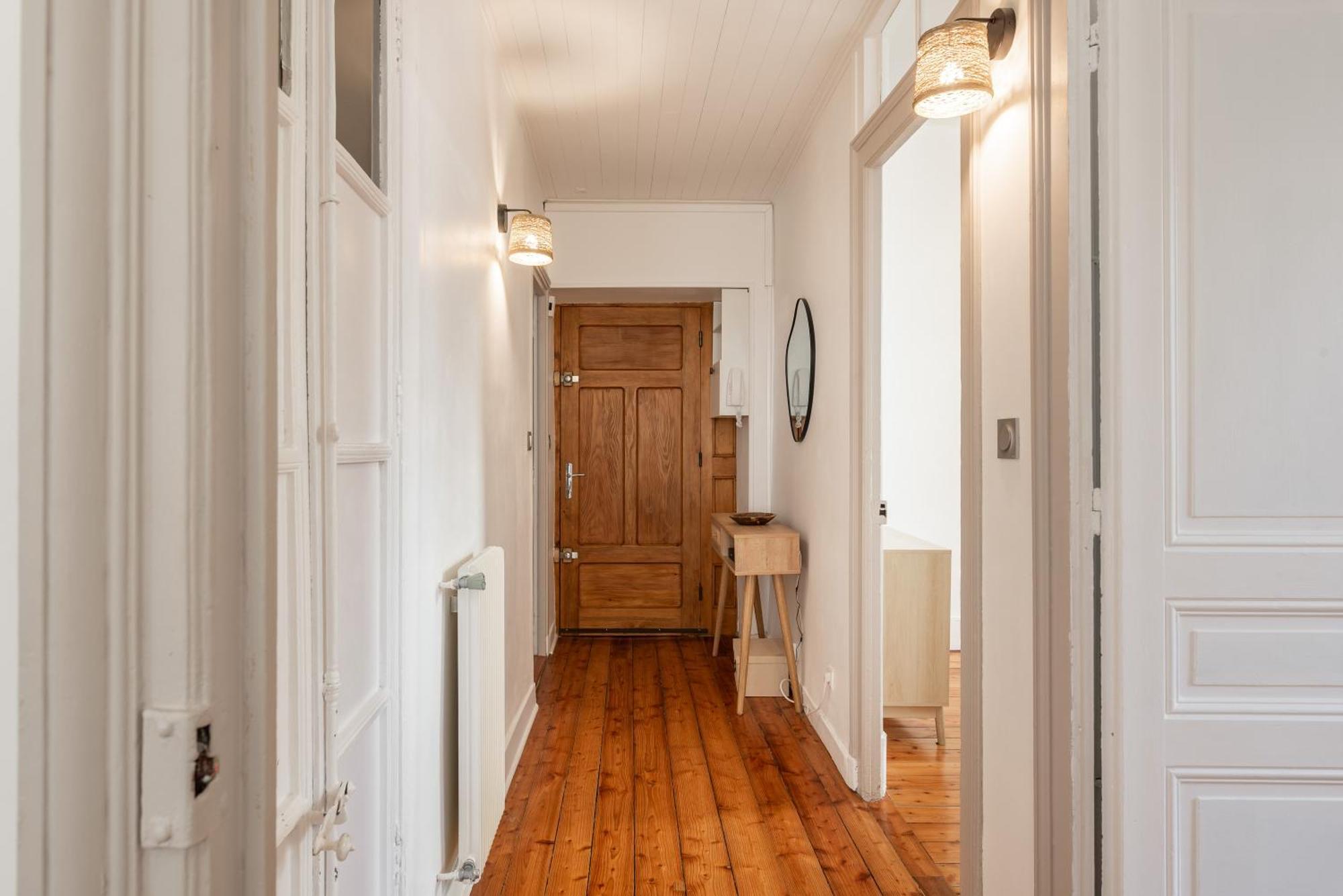 Appartement Spacieux Et Chaleureux Coeur De Ville 尚贝里 外观 照片