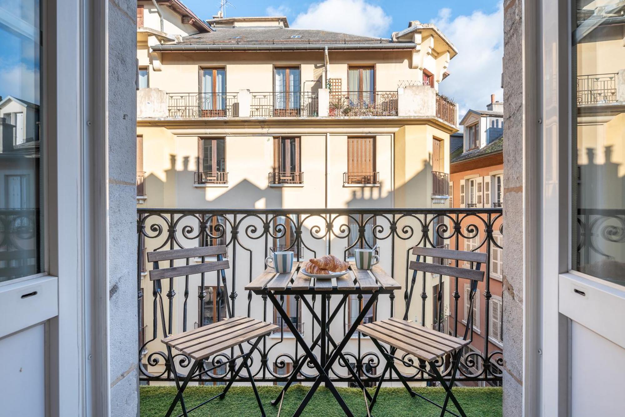 Appartement Spacieux Et Chaleureux Coeur De Ville 尚贝里 外观 照片