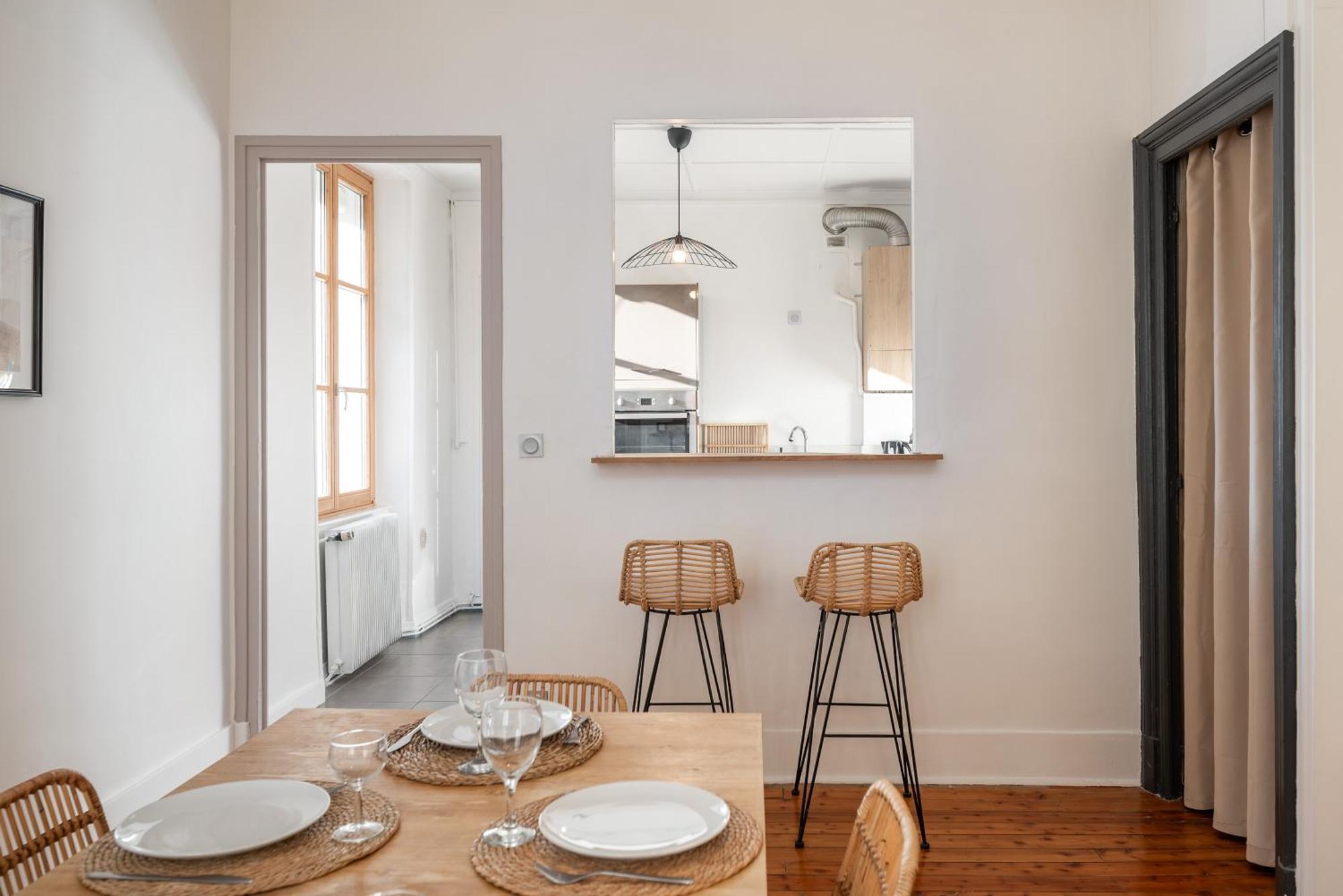 Appartement Spacieux Et Chaleureux Coeur De Ville 尚贝里 外观 照片